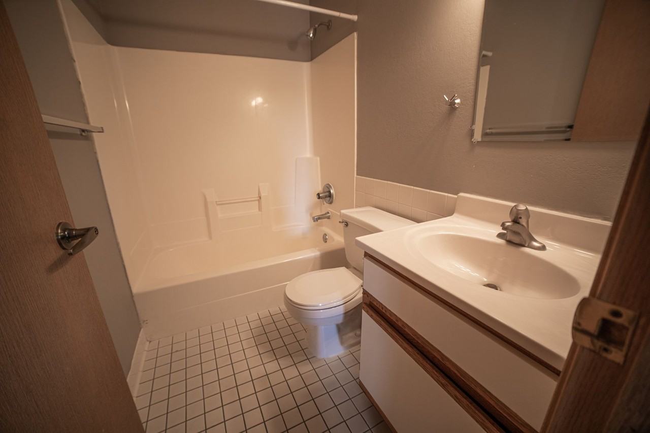 1960 Roosevelt Dr - Photo 4 of 4