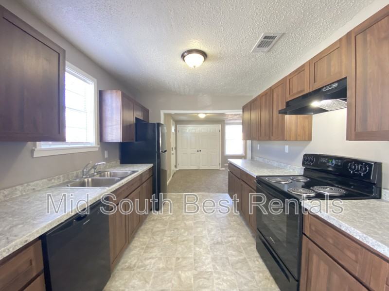 305 W 19th St - Photo 3 of 8