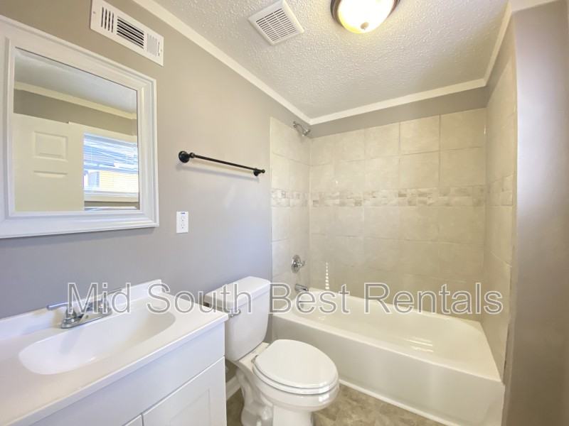 305 W 19th St - Photo 7 of 8