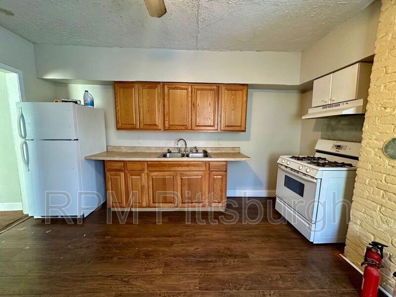 1827 Waite St - Photo 2 of 15