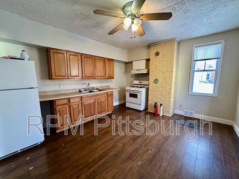 1827 Waite St - Photo 3 of 15