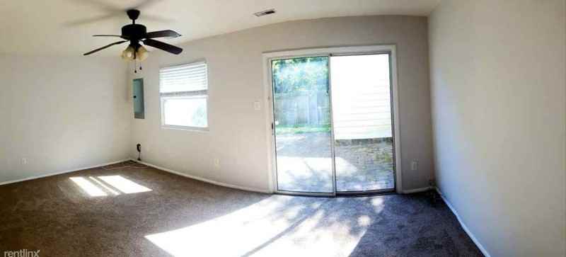 9411 Poppy Ct - Photo 3 of 10