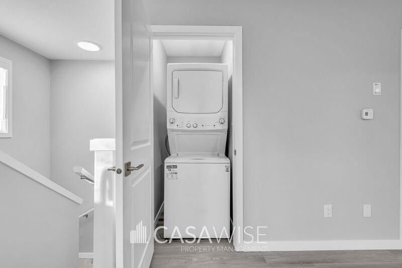 11329 126 St Nw #GS - Photo 5 of 14