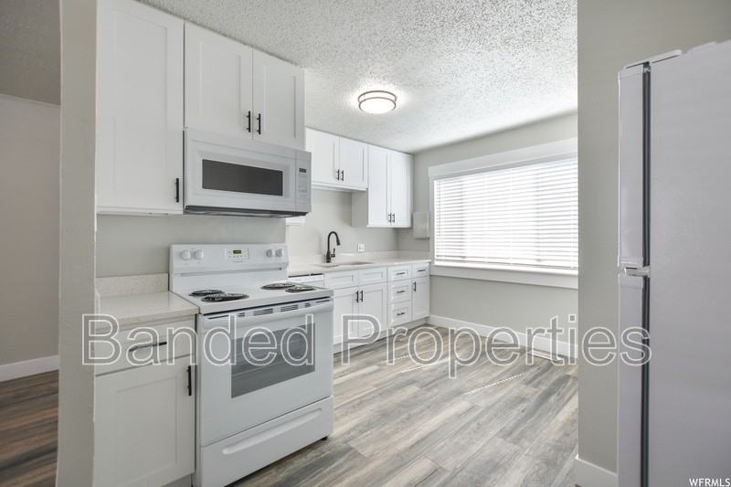 267 Maple St - Photo 6 of 13