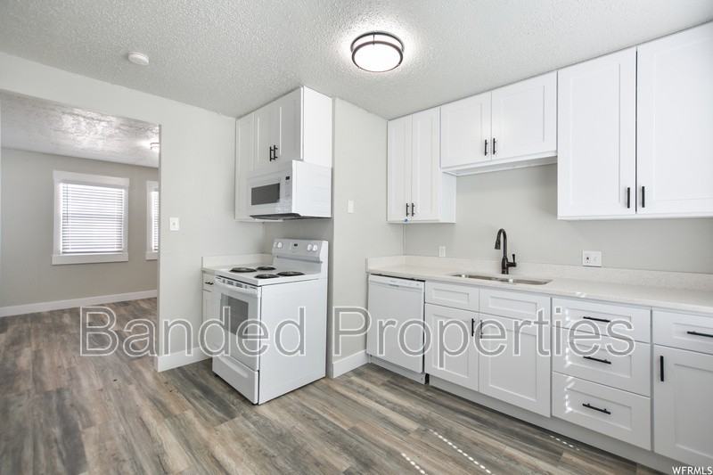 267 Maple St - Photo 7 of 13