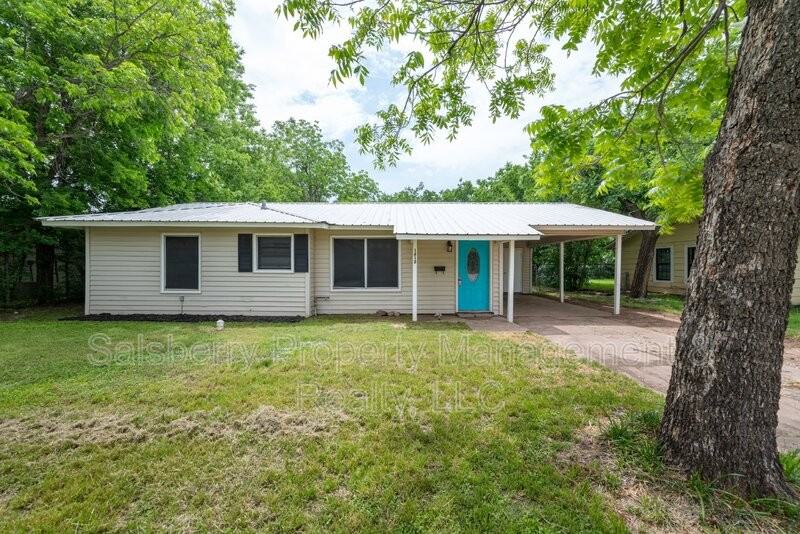 1412 Se 14th St - Photo 2 of 18