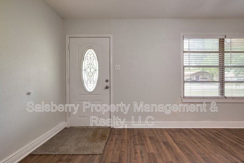 1412 Se 14th St - Photo 3 of 18