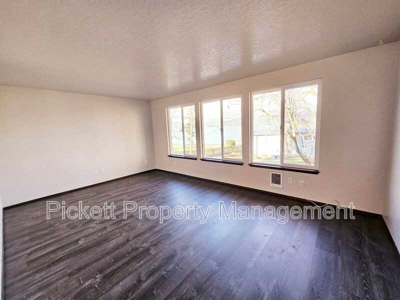 4619 Beach Dr E - Photo 5 of 19