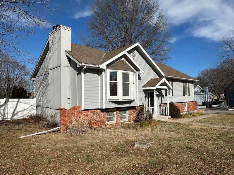 329 Nw Palmer Dr - Photo 2 of 50