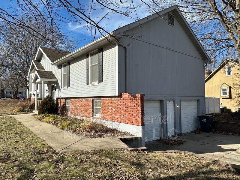 329 Nw Palmer Dr - Photo 3 of 50