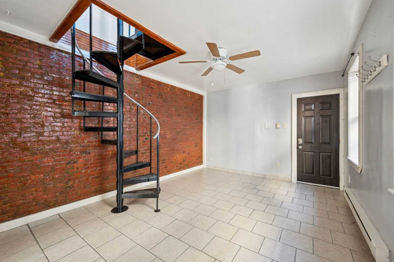 513 W Girard Ave - Photo 2 of 15