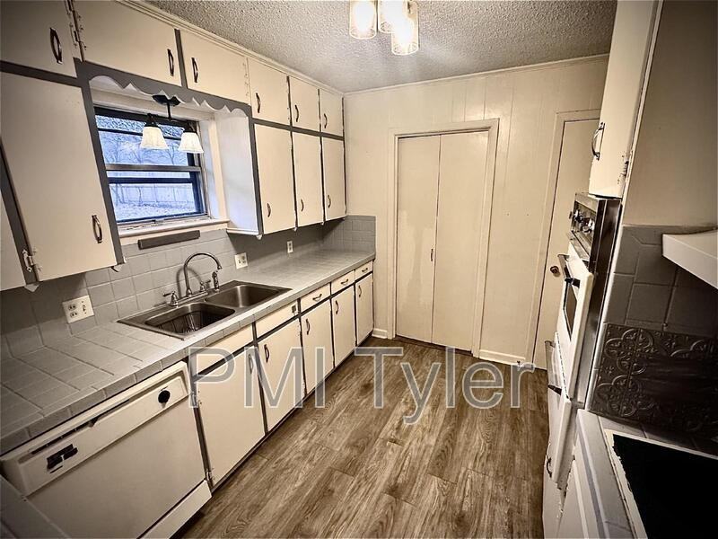 509 Colonial Dr - Photo 3 of 11