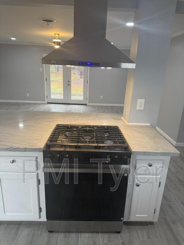 127 Columbia St - Photo 2 of 16