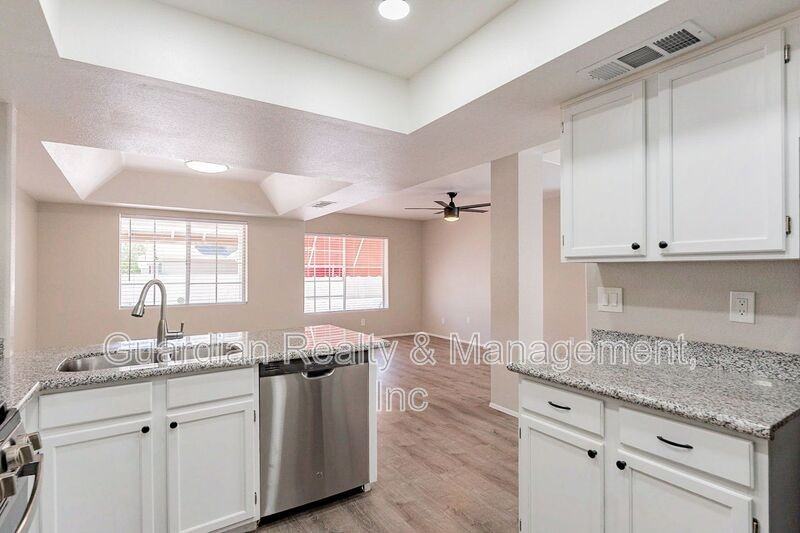 4389 S Potter Dr - Photo 5 of 30