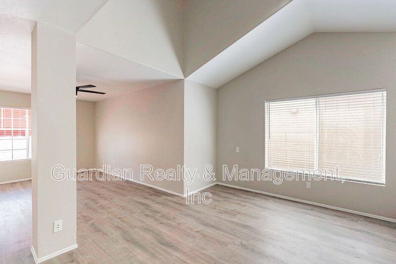 4389 S Potter Dr - Photo 7 of 30