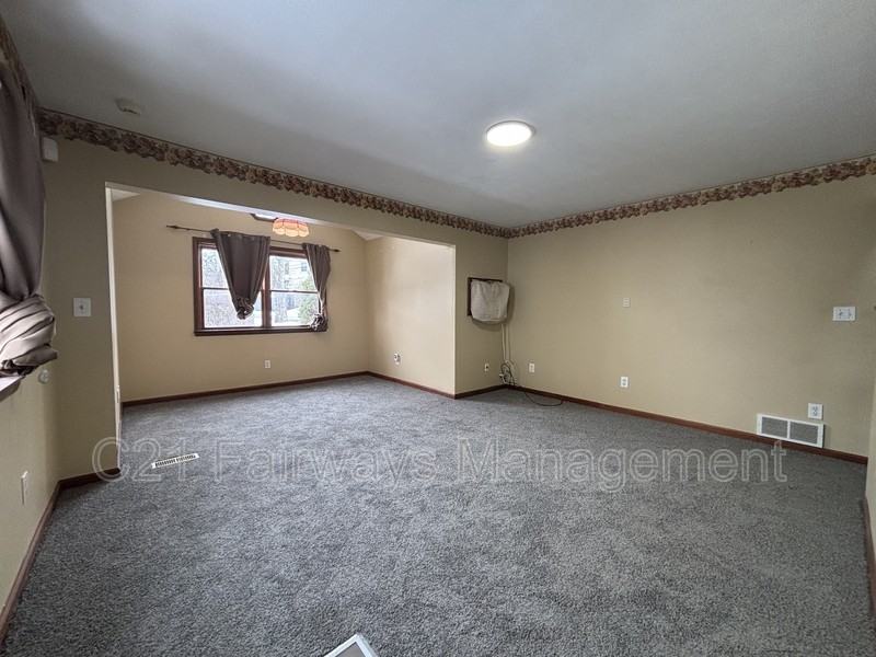 561 Farnsworth Ave - Photo 2 of 7