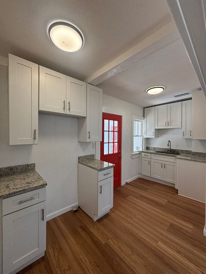 2100 Seminole Blvd S - Photo 3 of 8