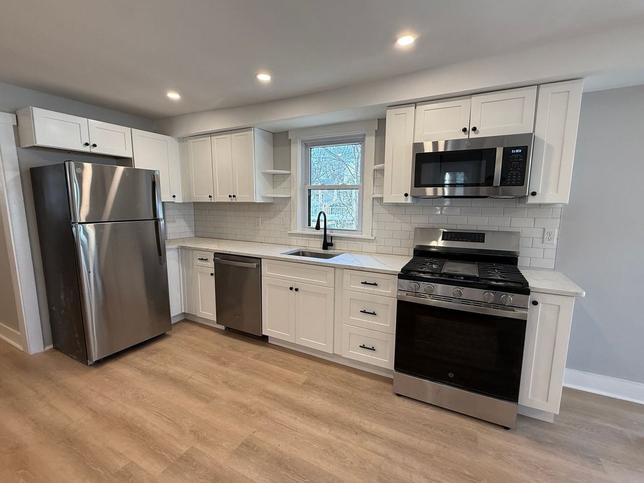 608 Oley St - Photo 3 of 16