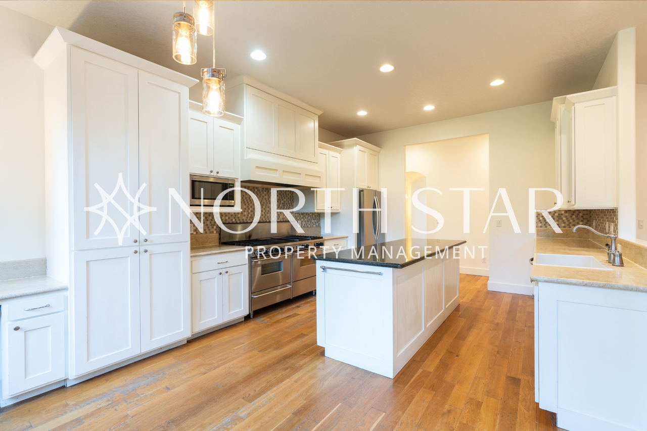 9935 Sw 52nd Ave - Photo 3 of 50