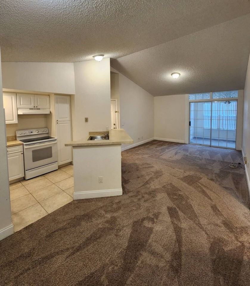 5737 Gatlin Ave #423 - Photo 3 of 26