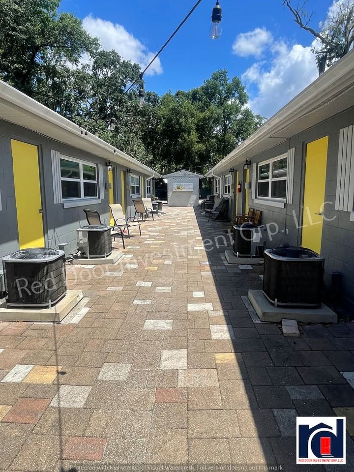 1613 Illinois St #1 - Photo 2 of 17