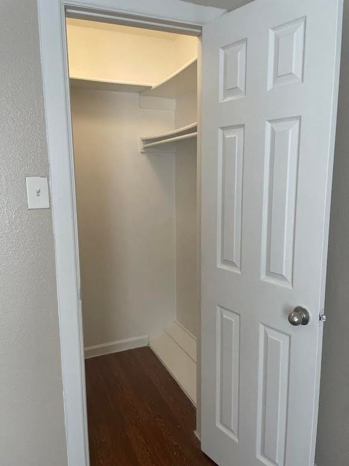 Spanish Vida Apartments - Photo 3 of 13
