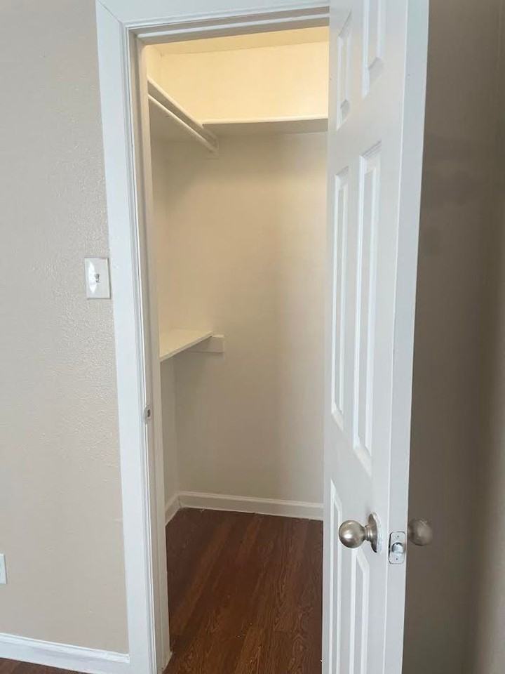 Spanish Vida Apartments - Photo 4 of 13
