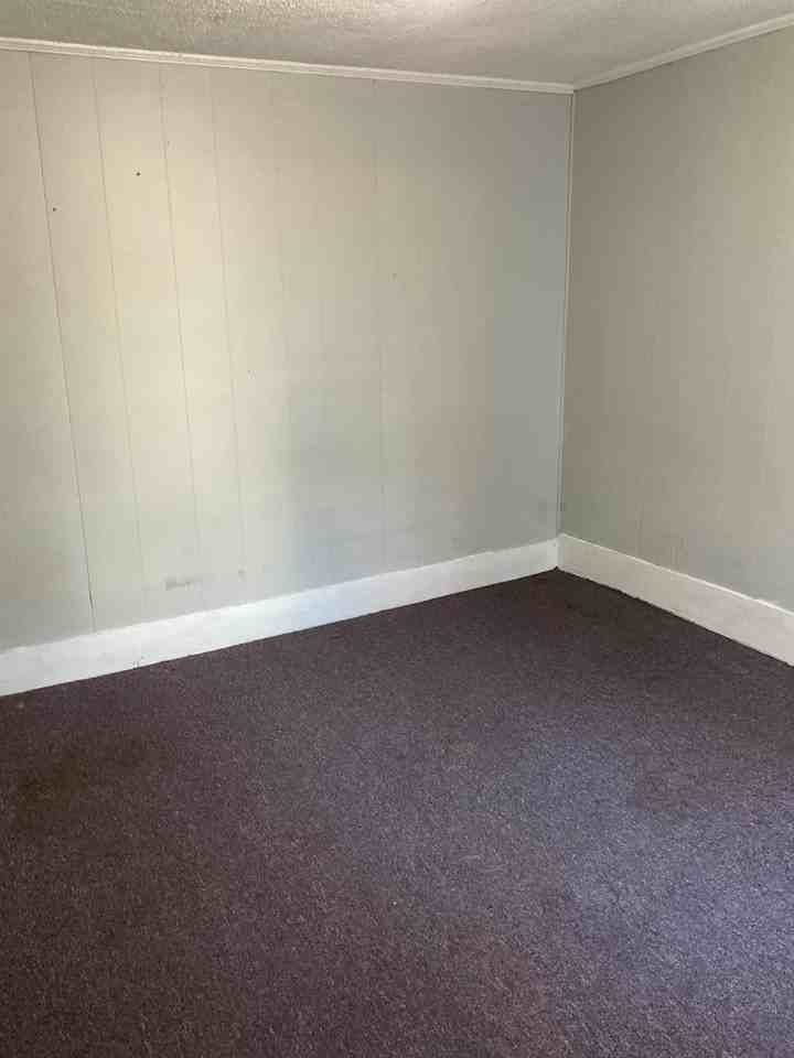 107 Broad Street - Photo 3 of 5