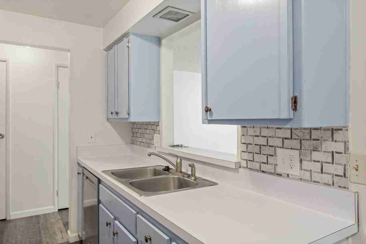 17110 NE 45th St, Redmond - Photo 3 of 23