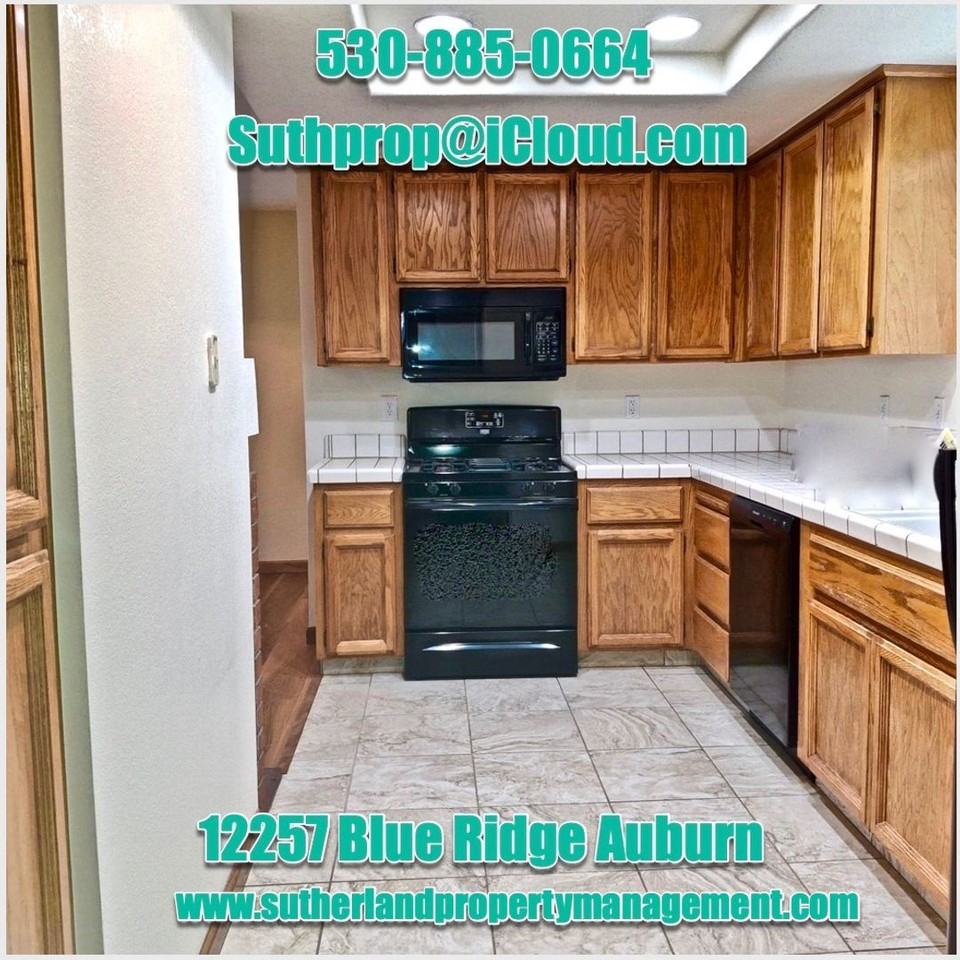 12257 Blue Ridge Ct - Photo 3 of 15