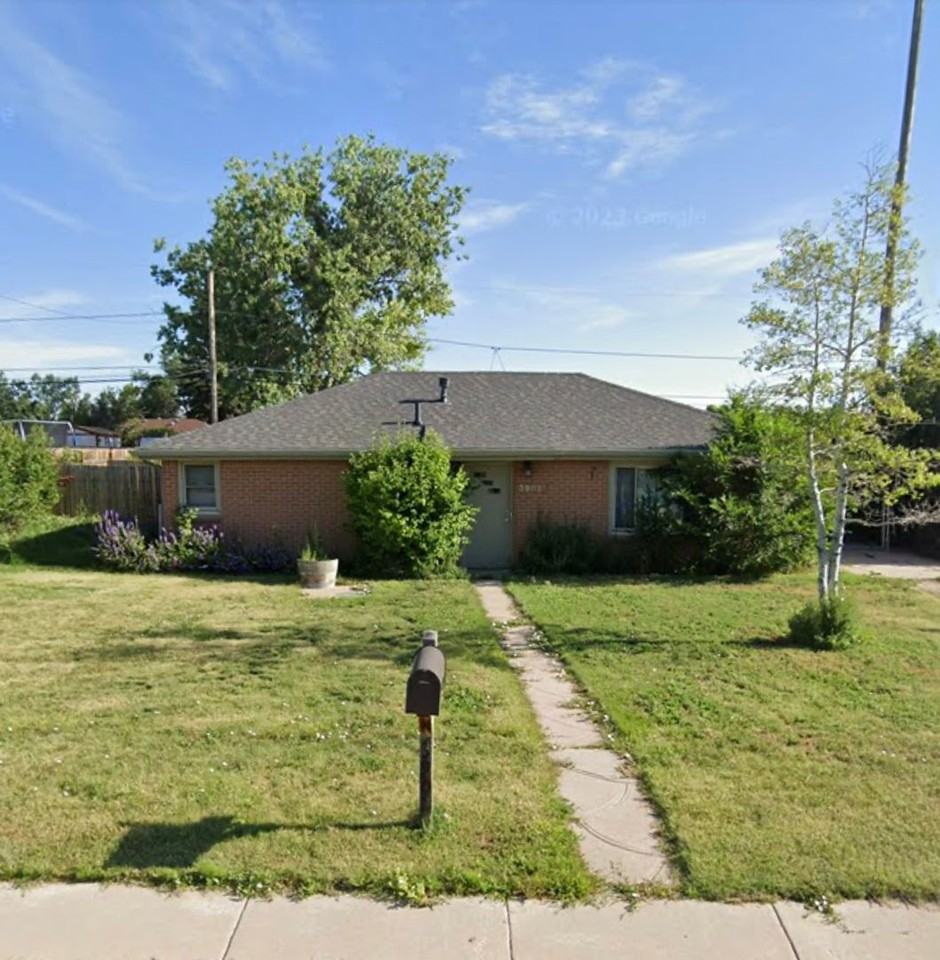 3902 Laramie St - Photo 2 of 11