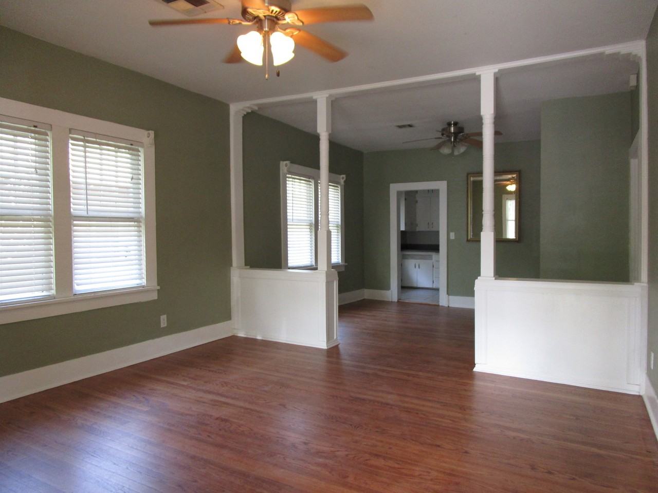 611 S Flood Ave - Photo 4 of 18