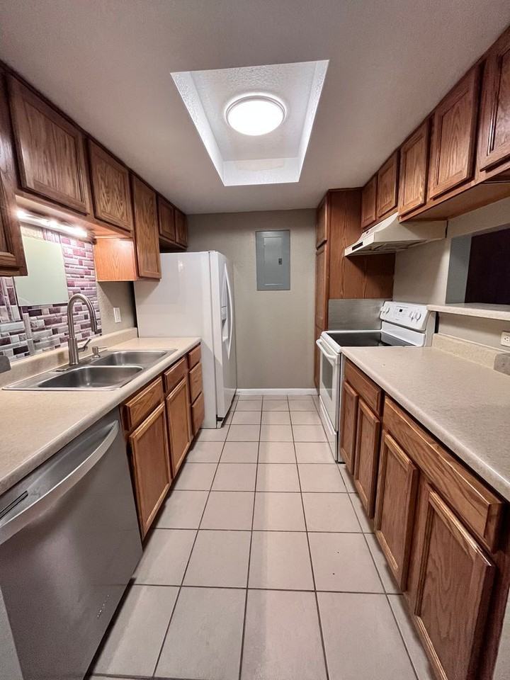 18053 E Ohio Ave #102 - Photo 4 of 13