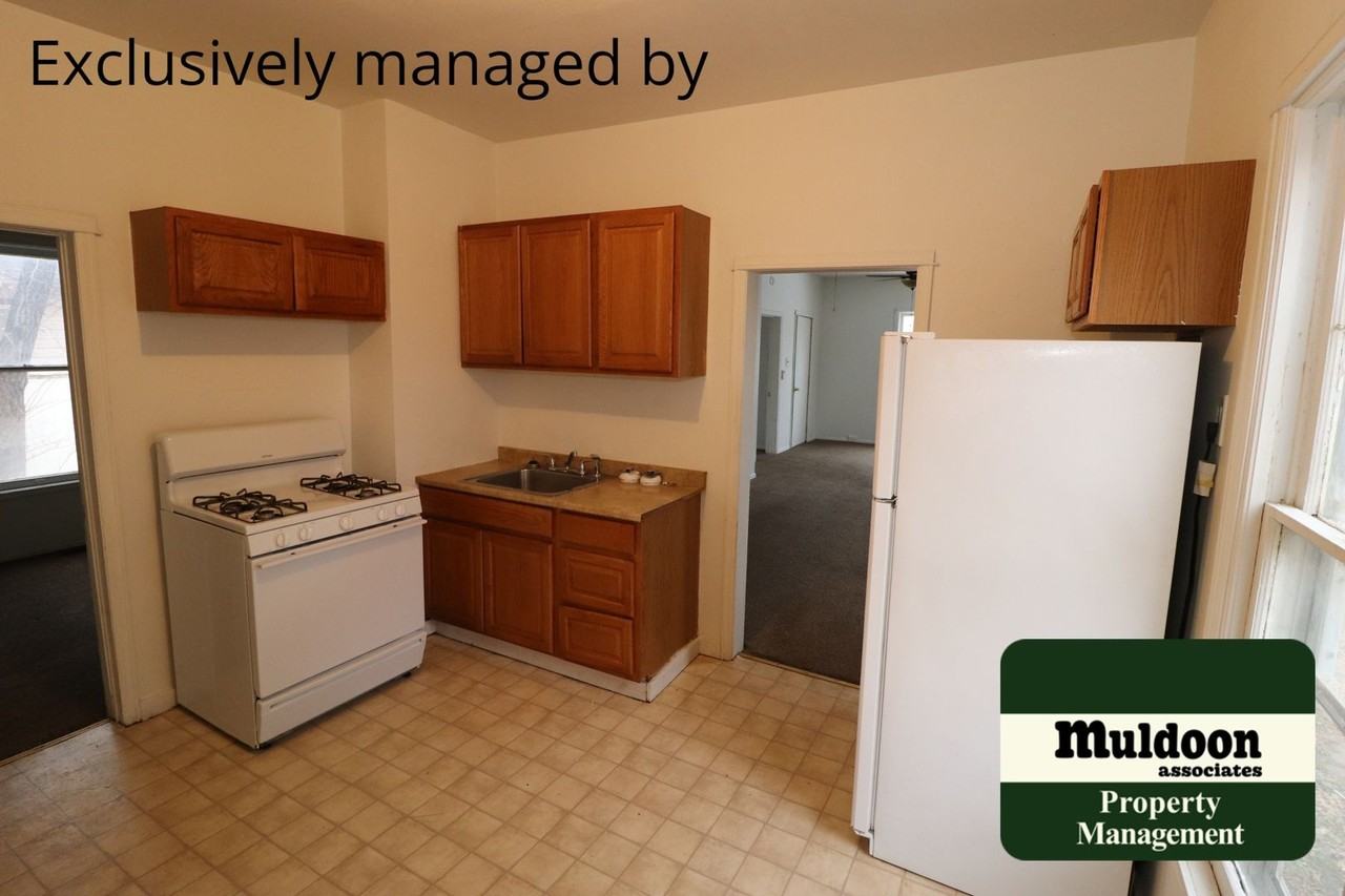 1012 E 7th St - Photo 3 of 11
