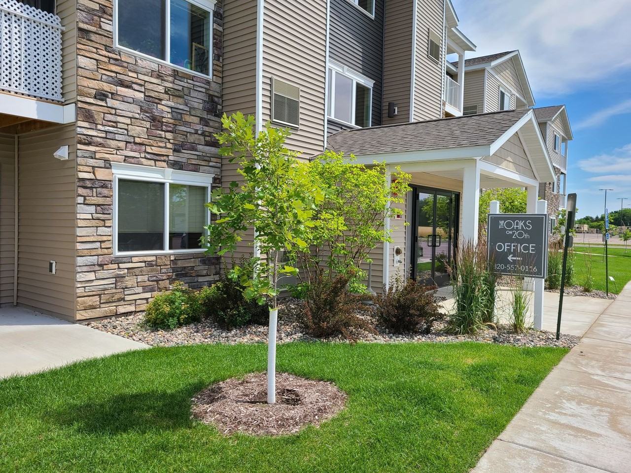 The Oaks on 20th Bldg 2 - Photo 2 of 24