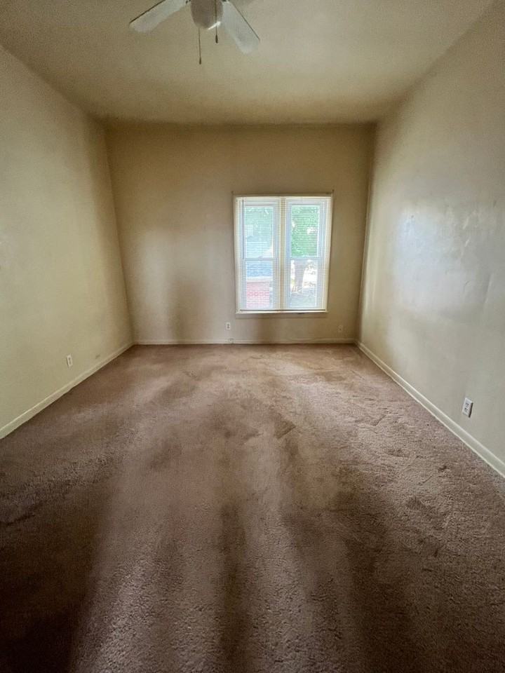 121 University Ln - Photo 4 of 7