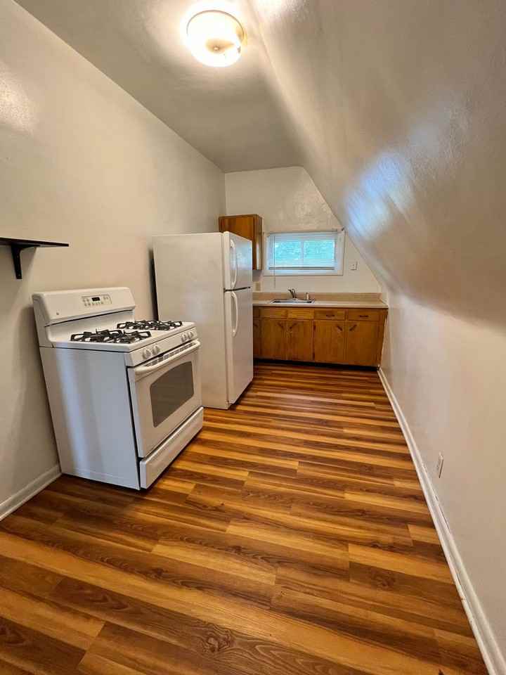 121 University Ln - Photo 5 of 7