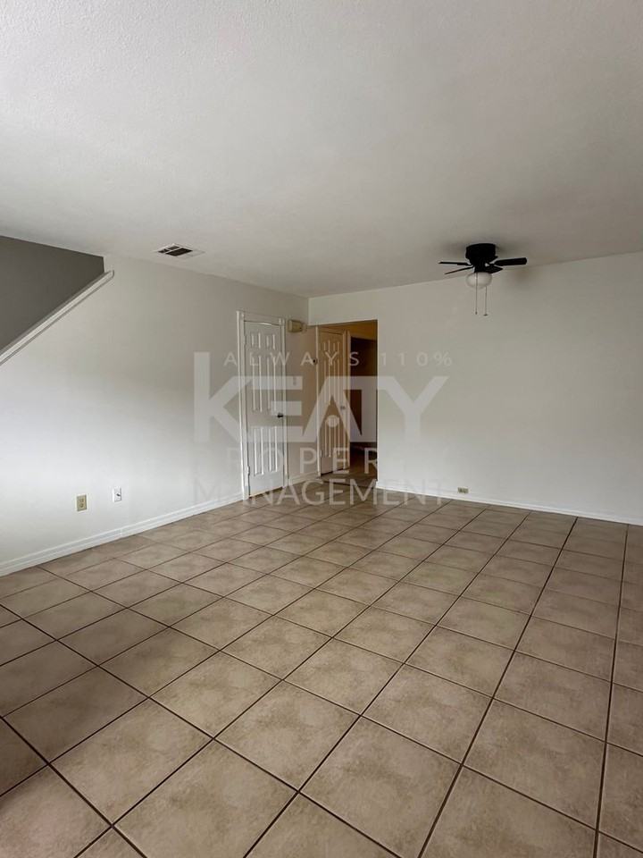 100 Winchester Dr - Photo 2 of 11