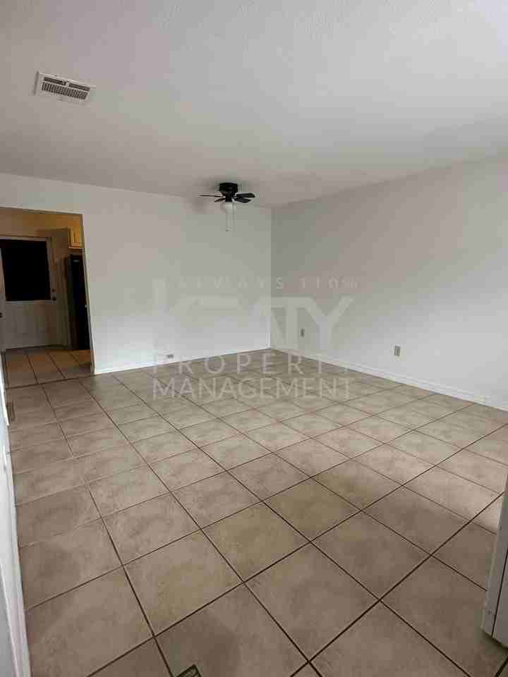 100 Winchester Dr - Photo 3 of 11