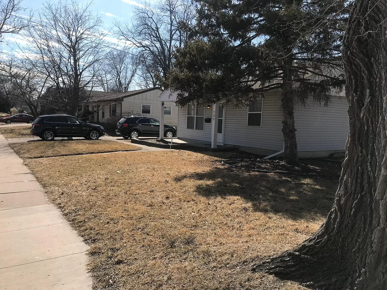 705 S 1st Ave - Photo 2 of 14