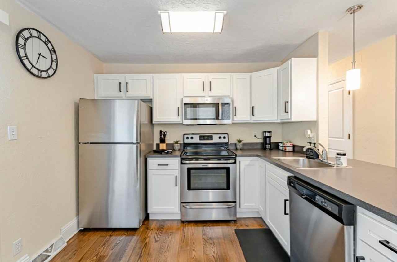 163 Meridan St - Photo 2 of 47