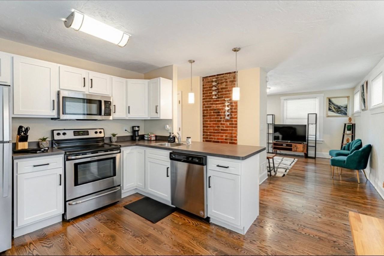 163 Meridan St - Photo 3 of 47