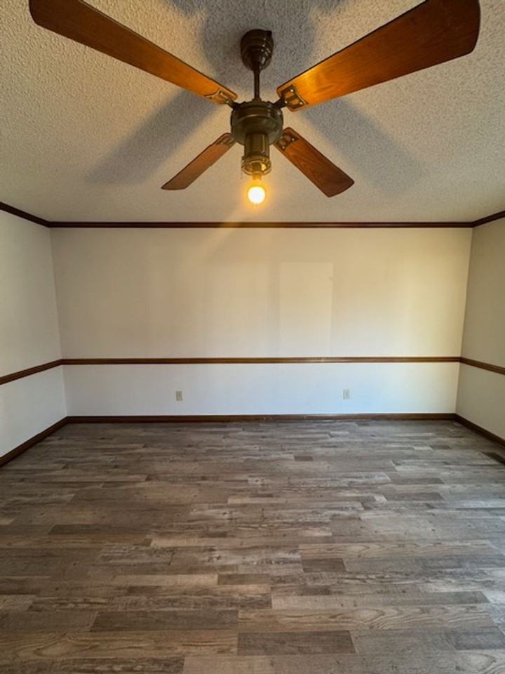 117A E John St - Photo 2 of 10