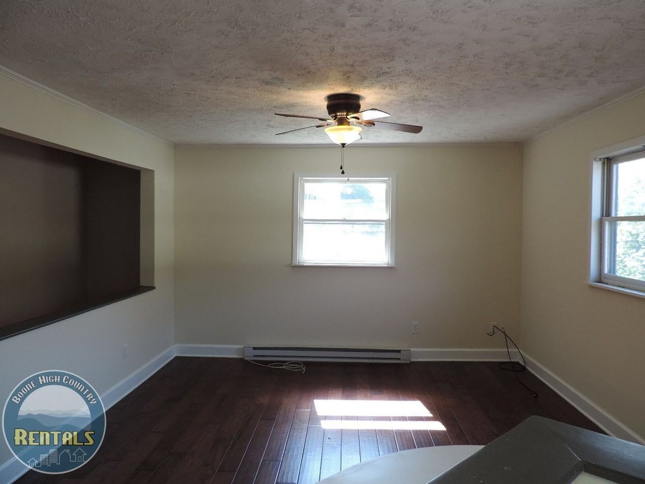 894 W King St - Photo 2 of 22