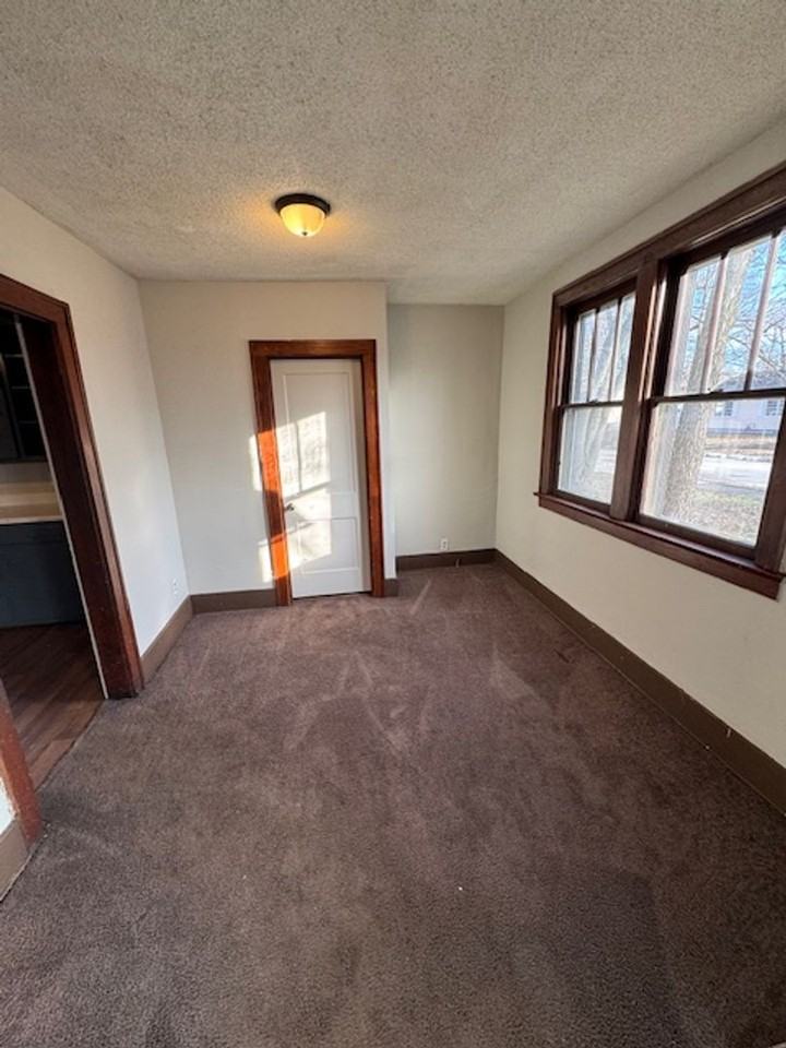 4728 Monroe St - Photo 3 of 8