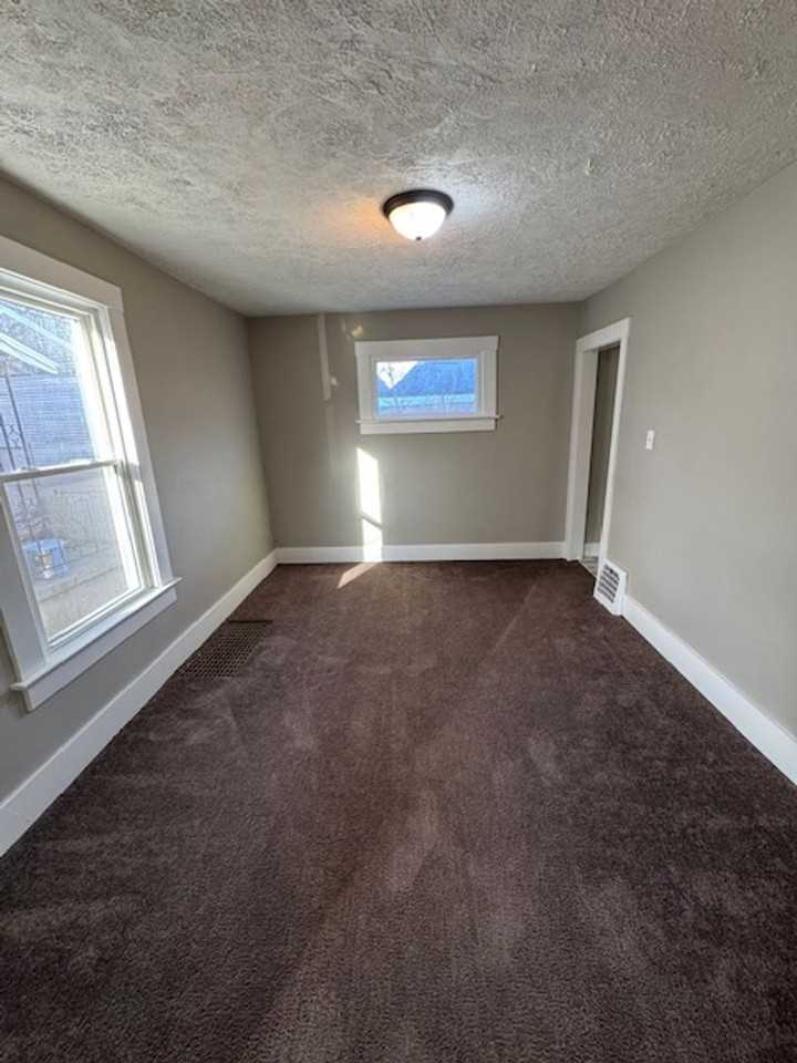 2046 Thompson Ave - Photo 3 of 8