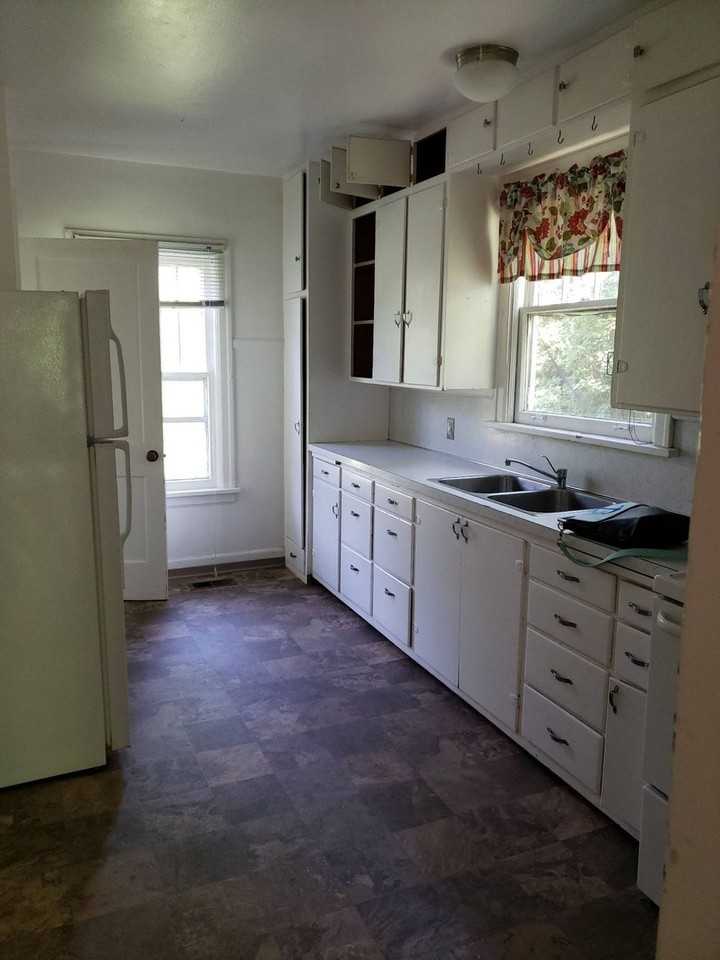 1030 Ne Harvey Rd - Photo 2 of 16