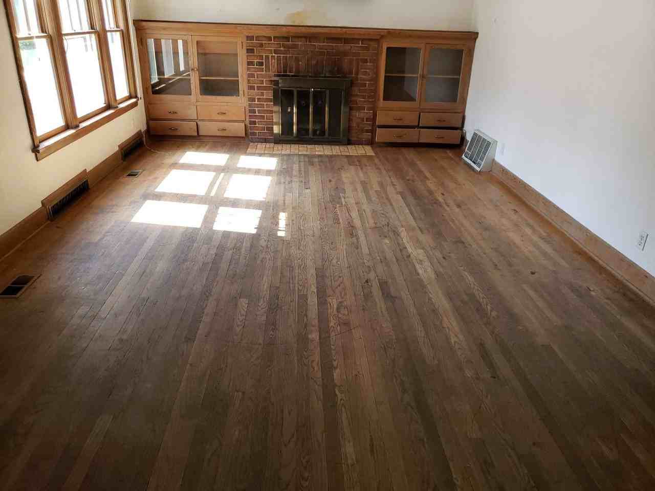 1030 Ne Harvey Rd - Photo 4 of 16