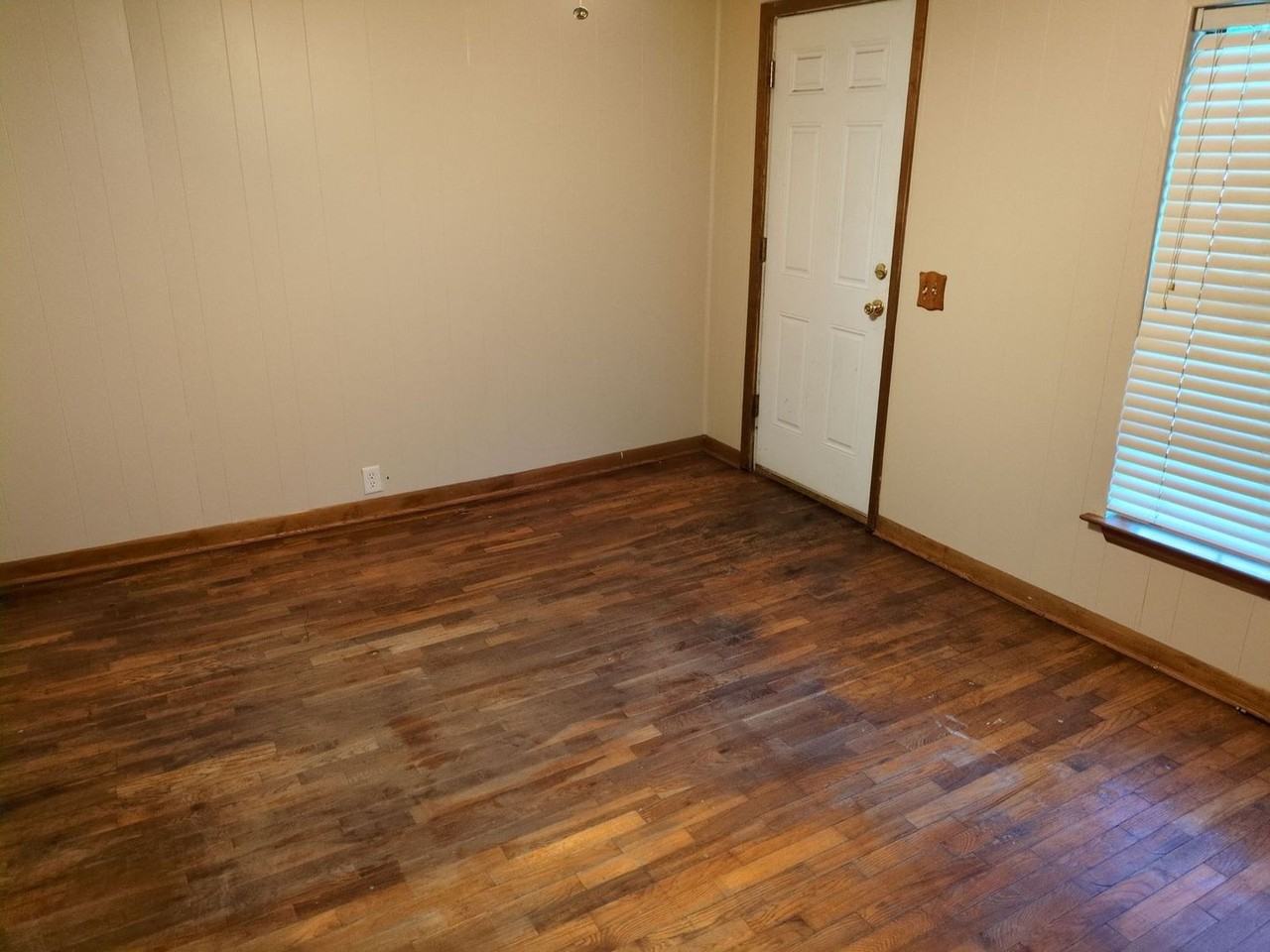 1985 Wescalder Rd - Photo 2 of 21