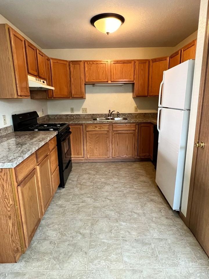 721 4th St - Photo 4 of 9